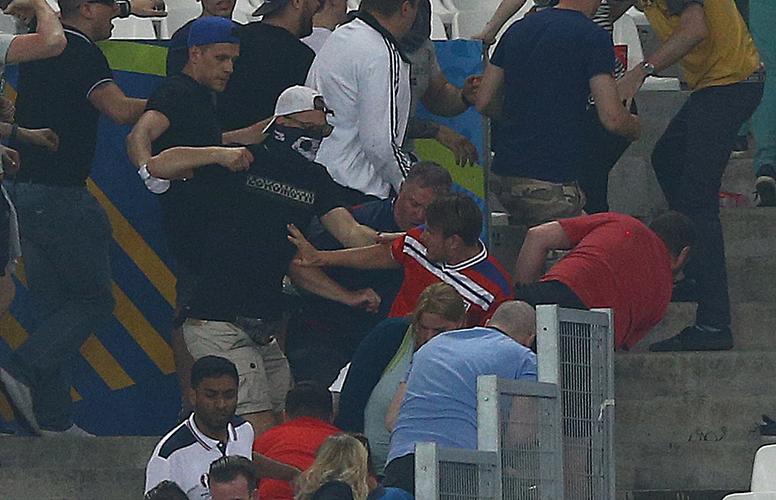 欧洲杯球迷暴力冲突（2021欧洲杯球迷打架）